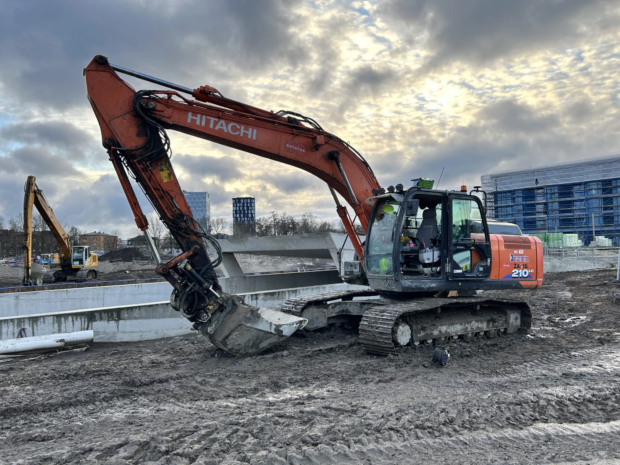Hitachi-ZX210LC-ekskavaator