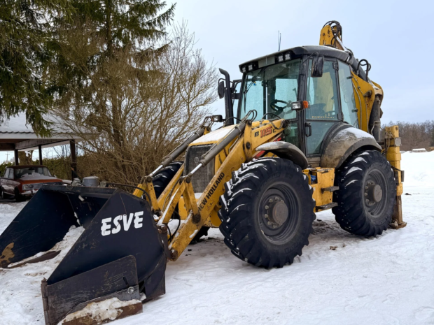 new-holland-b115c-scaled