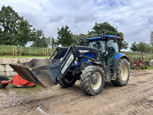 newhollandt6180