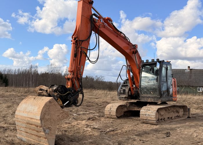 Hitachi ZX135US ekskavaatori AdBlue eemaldamine, DPF ehk tahmafiltri eemaldamine ja EGR klapi eemaldamine.