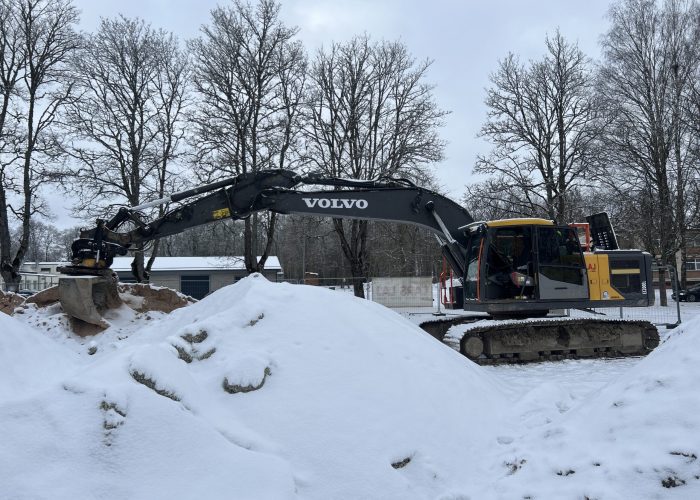 Volvo EC 200EL ekskavaatori AdBlue, DPF ja EGR klapi eemaldamine.