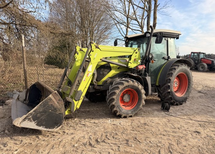 Claas Elios 240 traktor sai lahenduse AdBlue probleemile. AdBlue eemaldamine, DPF ehk tahmafiltri eemaldamine, EGR klapi eemaldamine.