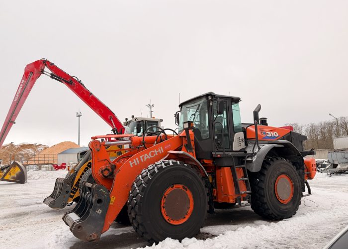 Hitachi ZW310 frontaal laadur sai Adblue murele kiire lahenduse ja saab jälle tööd teha. AdBlue eemaldus. AdBlue off. AdBlue eemaldamine.