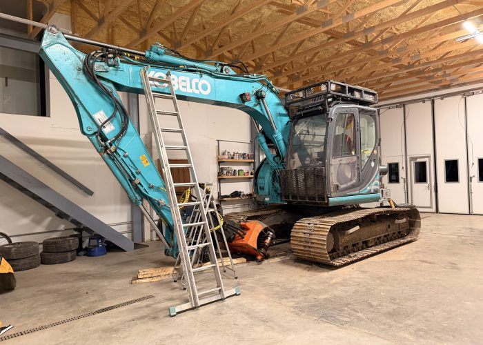 Kobelco SK140 ekskavaatori AdBlue, DPF tahmafiltri ja EGR klapi eemaldus. AdBlue off, DPF off, EGR off.