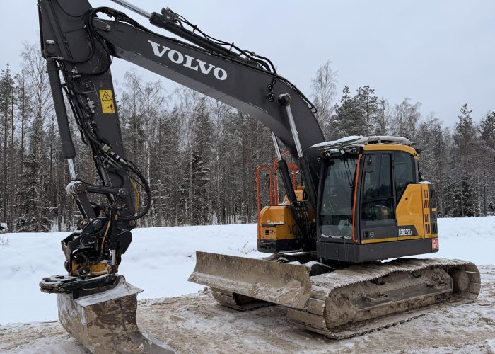 Volvo ECR235EL ekskavaator sai heitgaasi süsteemi probleemidest vabaks. AdBlue eemaldus, DPF ehk tahmafiltri eemaldus, EGR klapi eemaldus.
